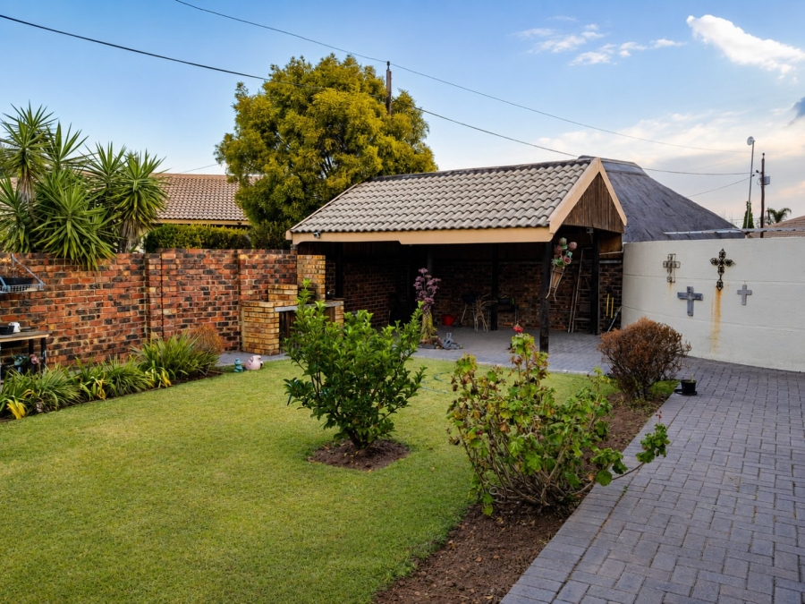 2 Bedroom Property for Sale in Roodia Free State